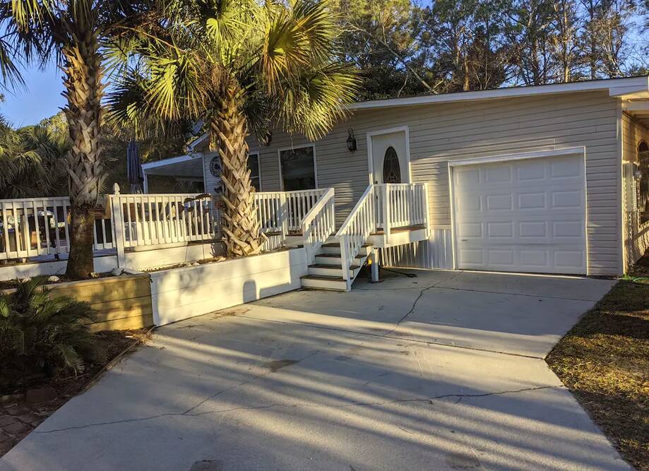 Hideawaycottage Vacation rental home in Wilmington, NC settings>site