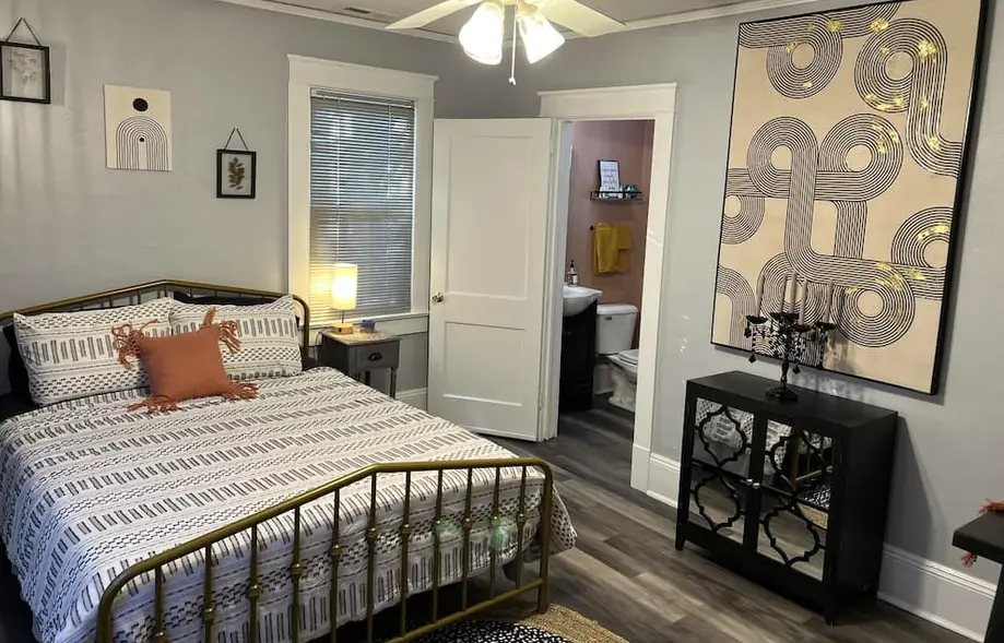 Barking Allowed! \nPet friendly studio, located right next to dog spa! 